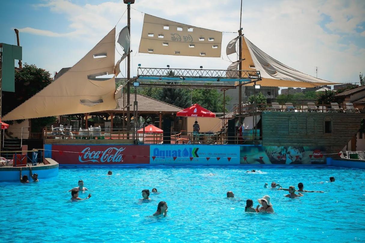 Aquapark Hotel & Villas Yerevan Bagian luar foto