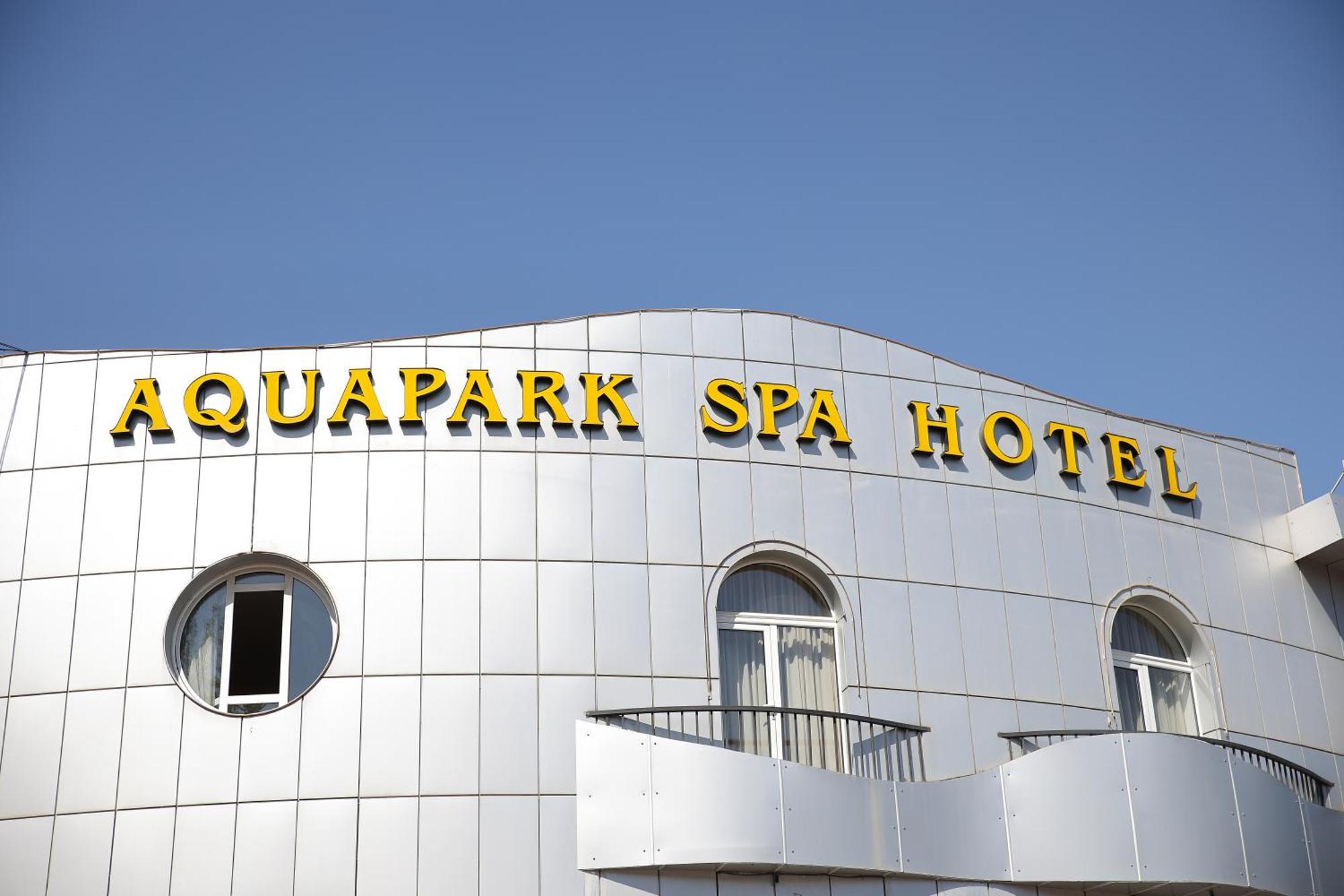 Aquapark Hotel & Villas Yerevan Bagian luar foto